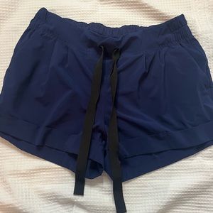 Lululemon spring breakaway short